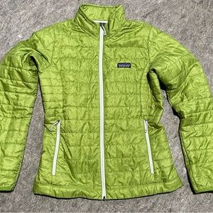 Women’s Patagonia nano-puff small.